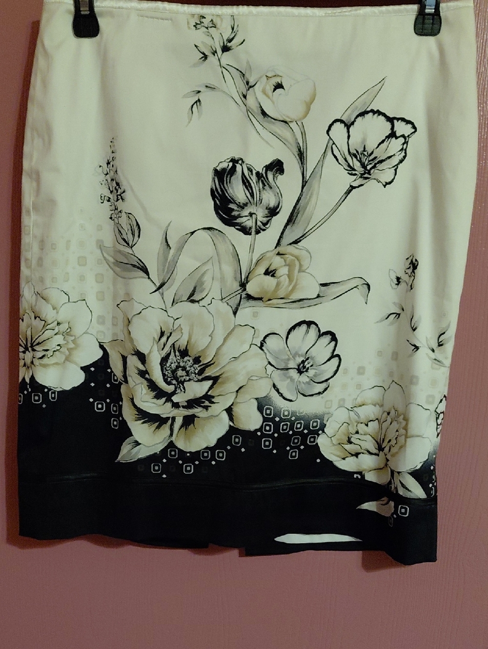 White House Black Market Cream and Black Floral Pencil Skirt